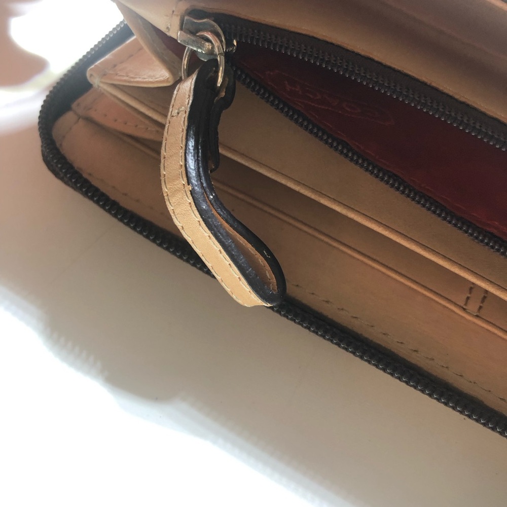 COACH Brown and Tan Signature Zip Around Wallet / Checkbook / Credit Cards - Picture 13 of 14